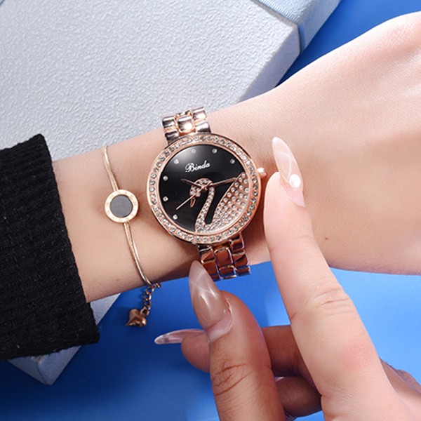 Niche Petit parfum Lumière Lumière Montre De Luxe Femelle Étudiante Sens high Sense Sous Wind Montre Femme Simple Tempéramment Marque authentique