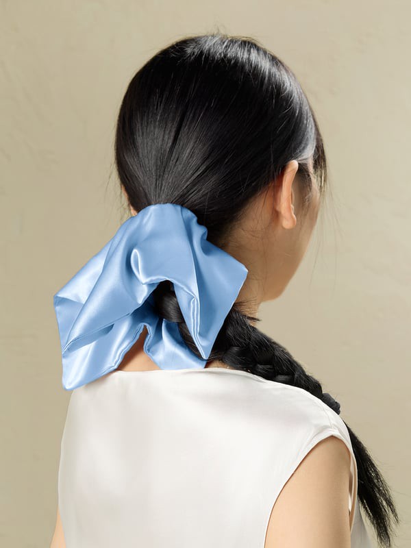 LILYSILK Seiden Haarband Quadratisch Eisblau - Eleganter Look & Natürlicher Fall