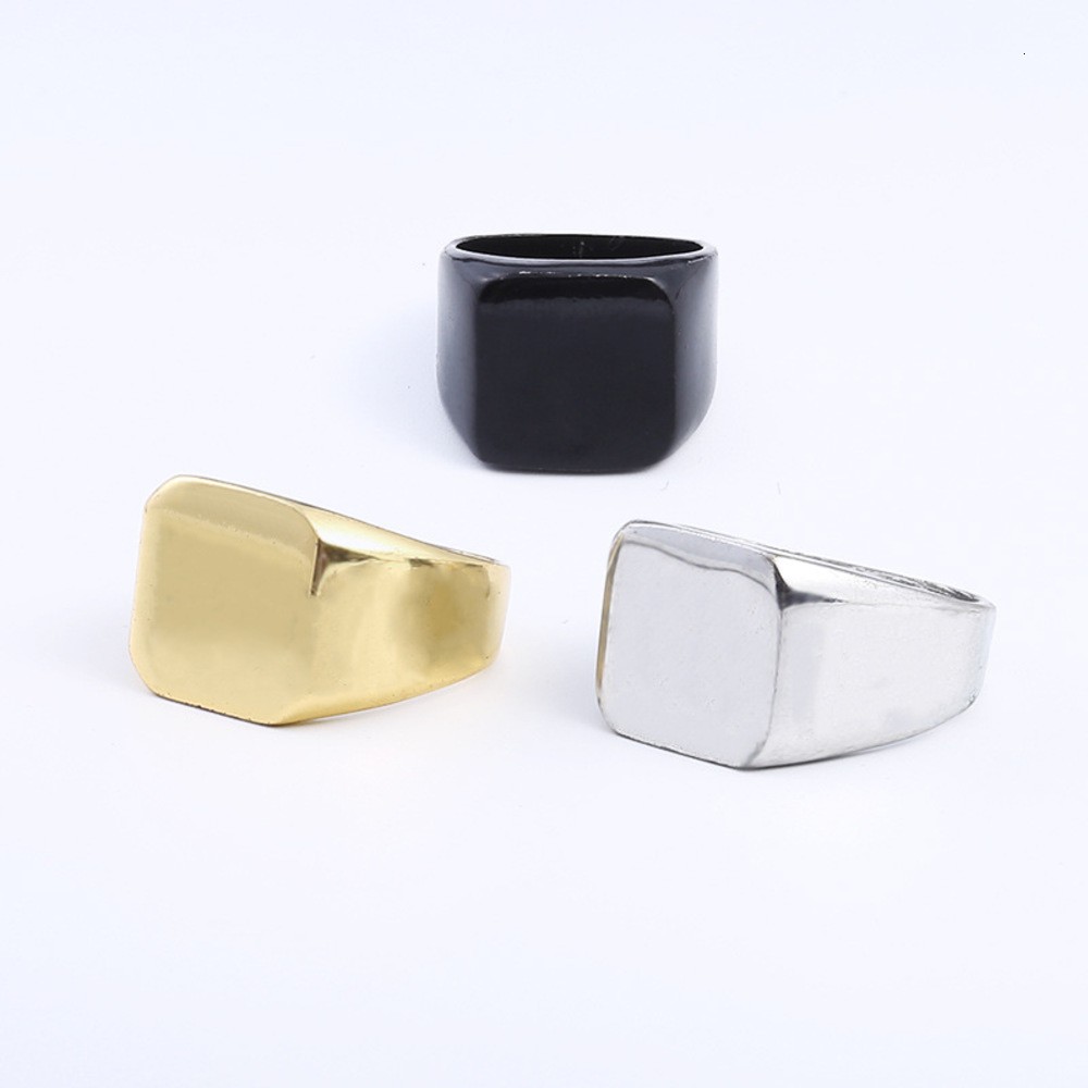Accessories: simple and fashionable large flat men's ring