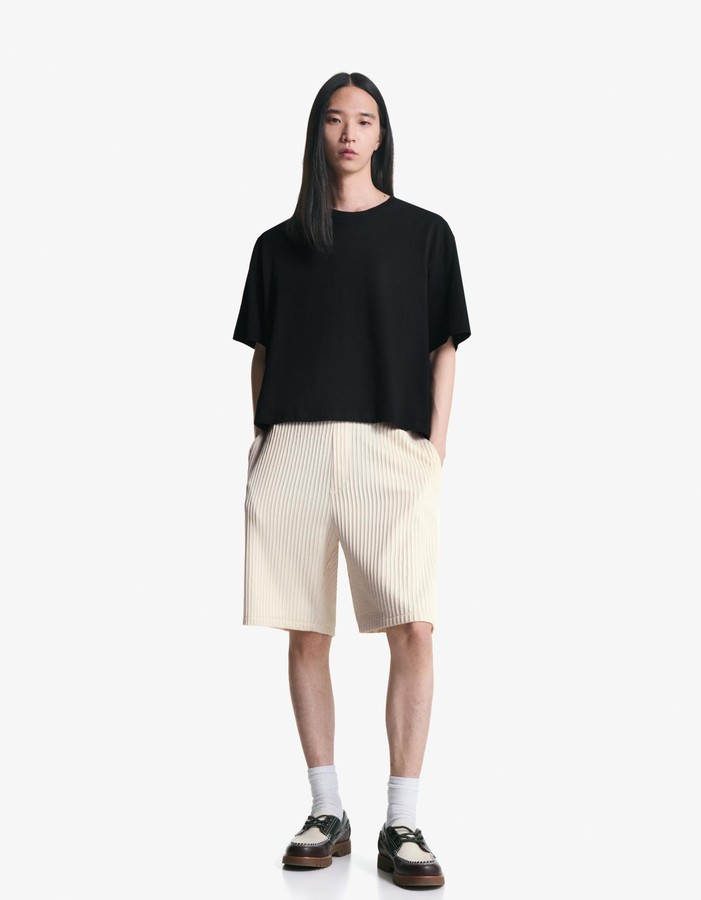 Bershka Plissee-Skaterbermuda Herren M Grbrochenes Weiss