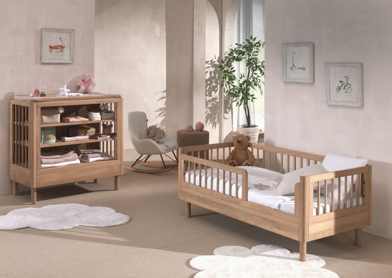 Set Juniorbett u. Wickelregal Kinderzimmer Babyzimmer Eiche Massiv natur geölt