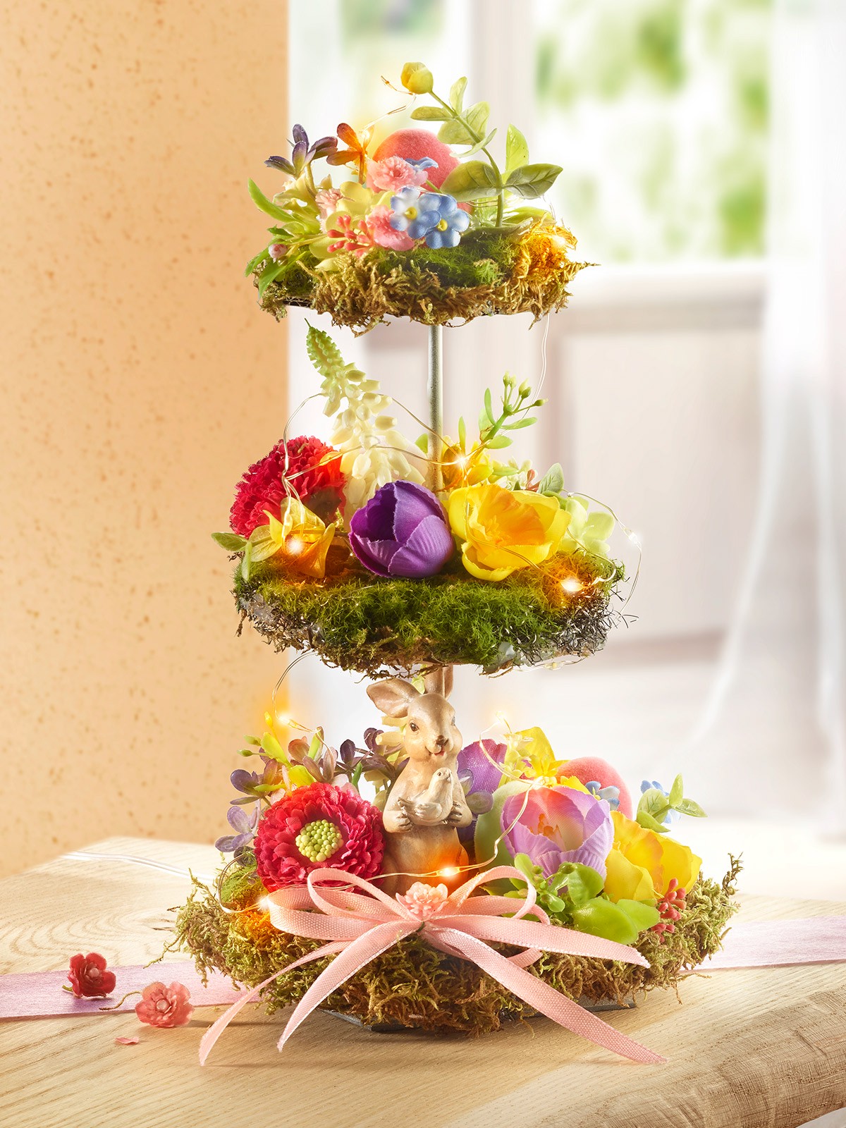 Oster-Etagere mit Lichterkette