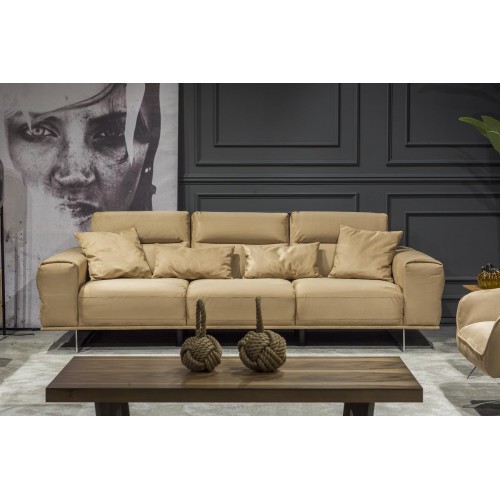 Luxuriöses italienisches cremefarbenes Dreisitzersofa mit üppigen Kissen