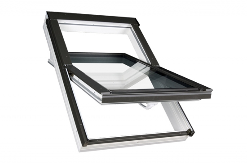 FAKRO Dachfenster dreifach Verglasung Uw=1,0 PTP-V-U4 Aussenfarbe Schwarz inkl. Thermo Eindeckrahmen EHV-AT