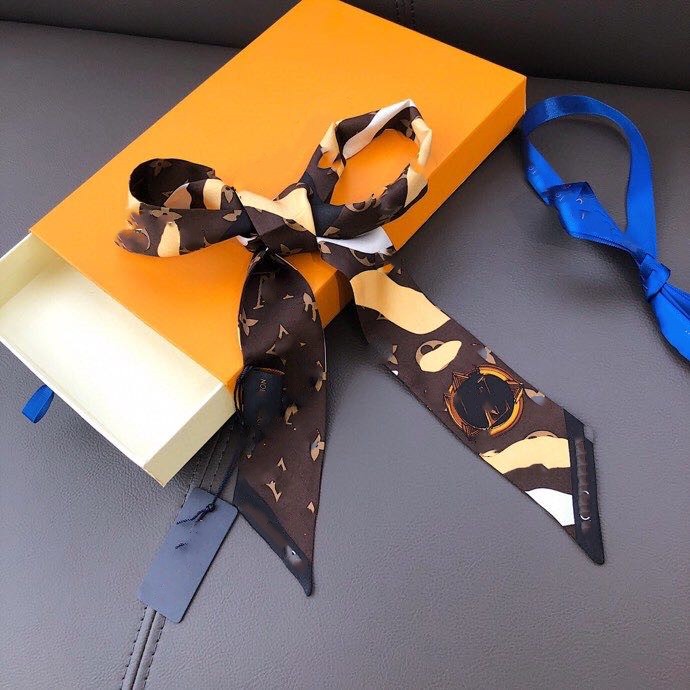 2021 Foulards de la soie de concepteur de la soie fondue bande de fond classique Foulards de velours haut de gamme aller avec bande de cheveux vv