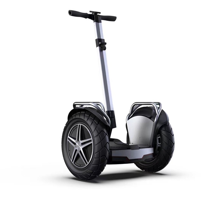 Daibot Off Road Electric Scooter 17 pouces Balancing Scooters Scooters Tire Golf Scooter 2500W Adultes Skateboard Hoverboard avec Bluetooth App R