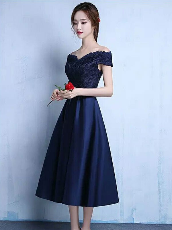 Cocktailkleid aus mit Carmenausschnitt und Falten und Spitzen Dazzling Blau