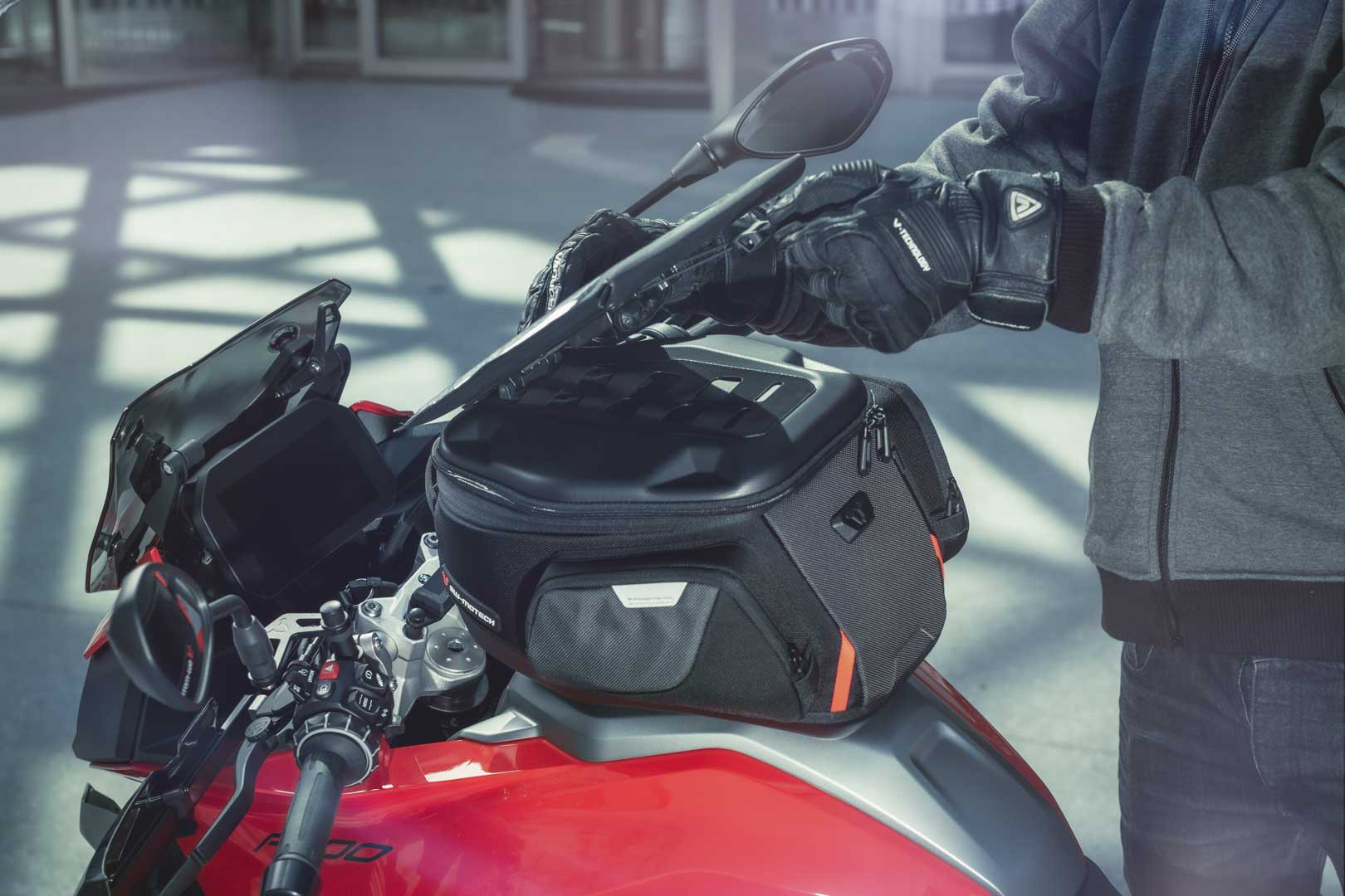 SW-Motech Tablet-Drybag pro systém MOLLE - černá., černá