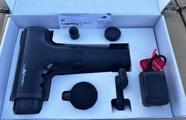 HERO FX 3.0 Massagepistole/ Massagegerät mit 4 Aufsätze und 6 Stufen