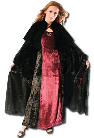 Umhang aus Samt und Satin