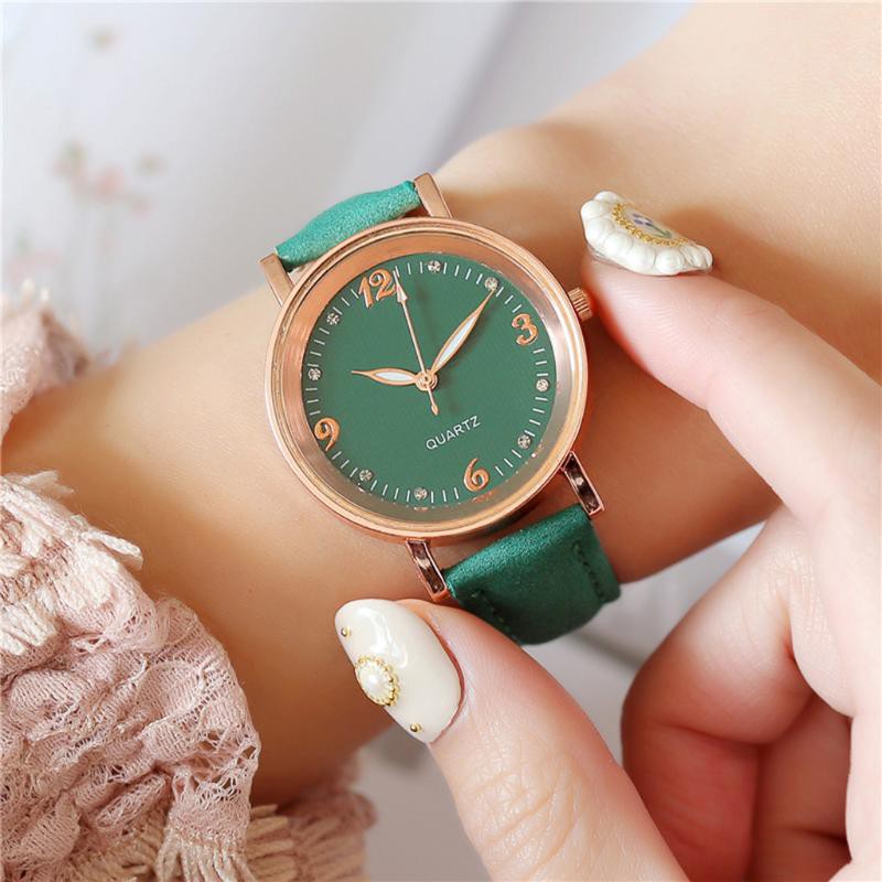 Regarder des bandes Luxus Marke Frauen Armbanduhr Casual Quarz Leder Band Neue Strap Kleid Uhr Damen analogique MDCHEN GESCHENK