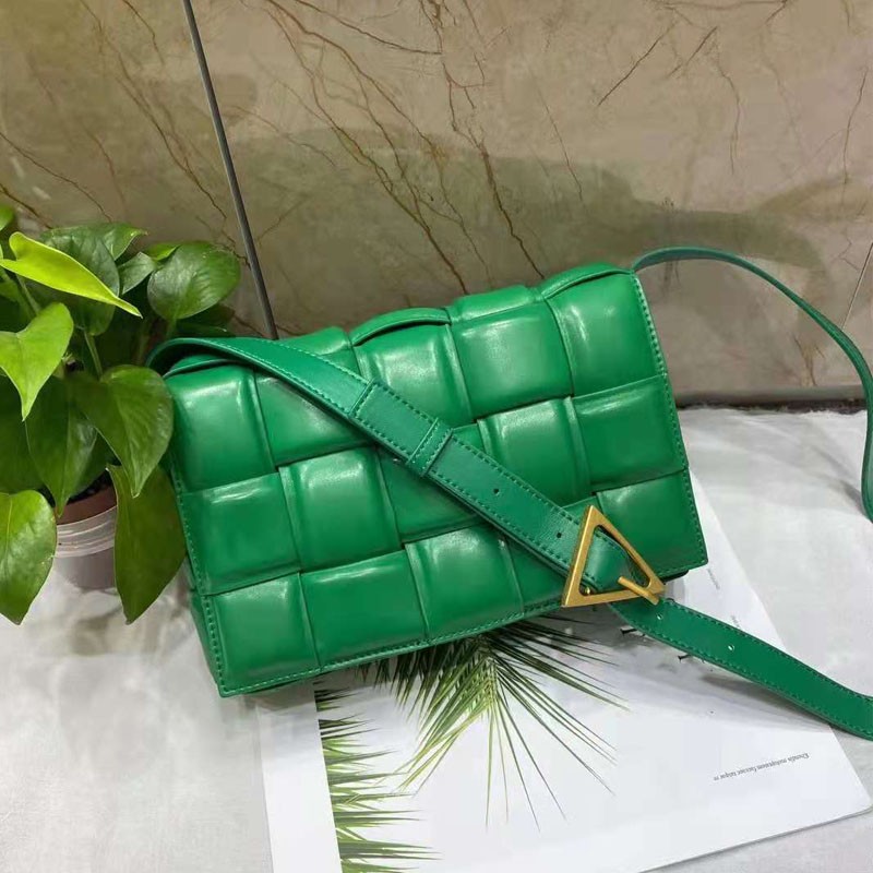 Les nouveaux sacs d'épaule concepteur de sacs tissés élégants messages en peau de mouton réalite en cuir à paillettes à palette à palette à palet