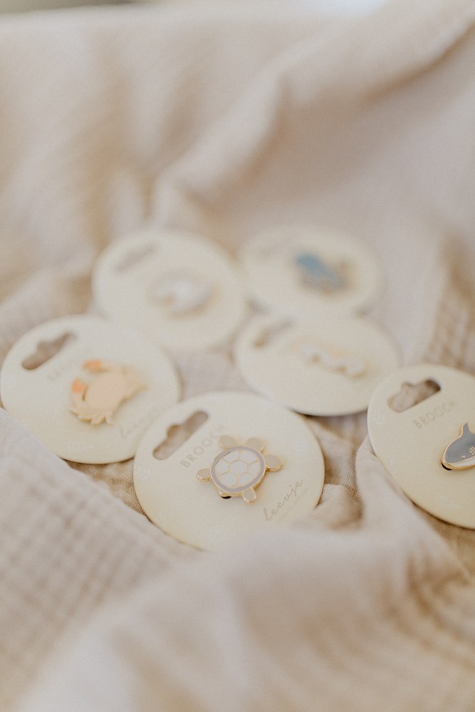 Leevje Brosche Shark