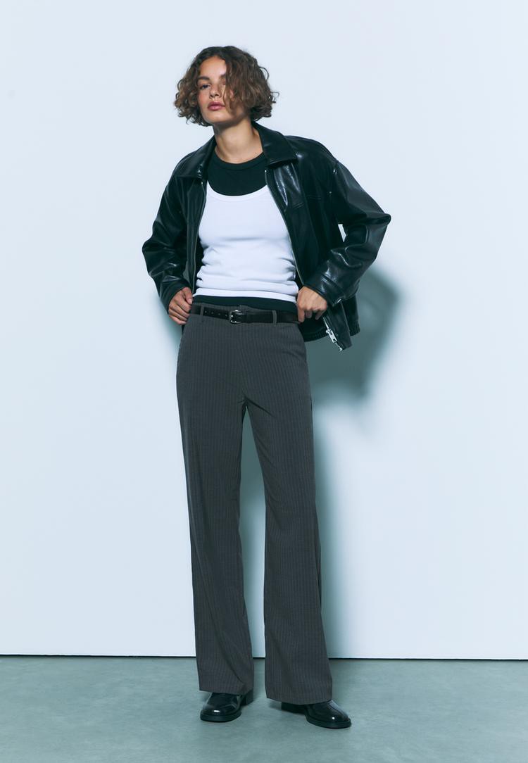 Stradivarius Fließende, Gerade Stoffhose Mit Gürtel Grau Melange 42