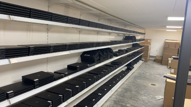 LOT 1327x Mix laptop modellen (HP, Dell, Lenovo, Surface)