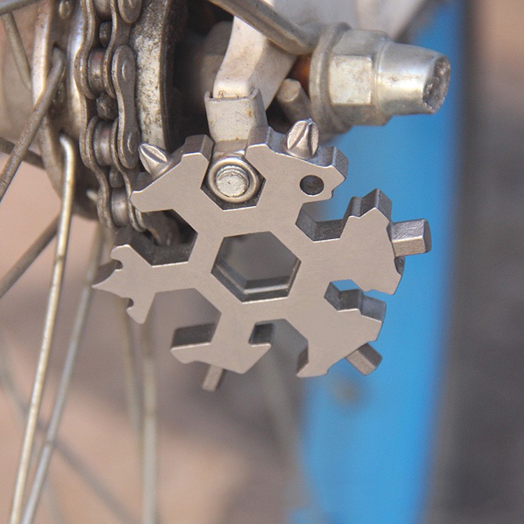 Snowflake shape multi-function gadget EDC snowflake multi-tool card 6 angle wrench 19 kinds of functions outdoor multi-function gadget