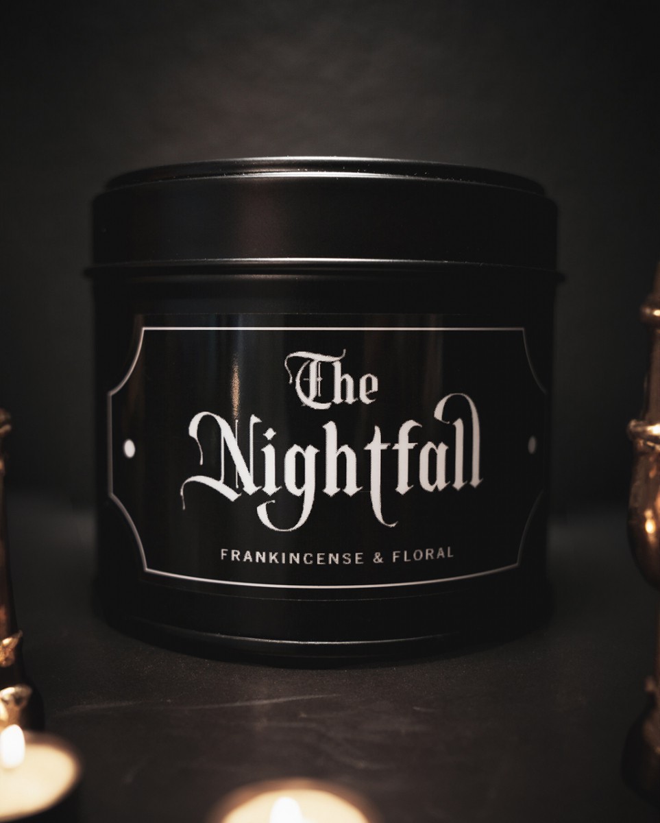 The Nightfall Gothic Duftkerze in schwarzer Metalldose