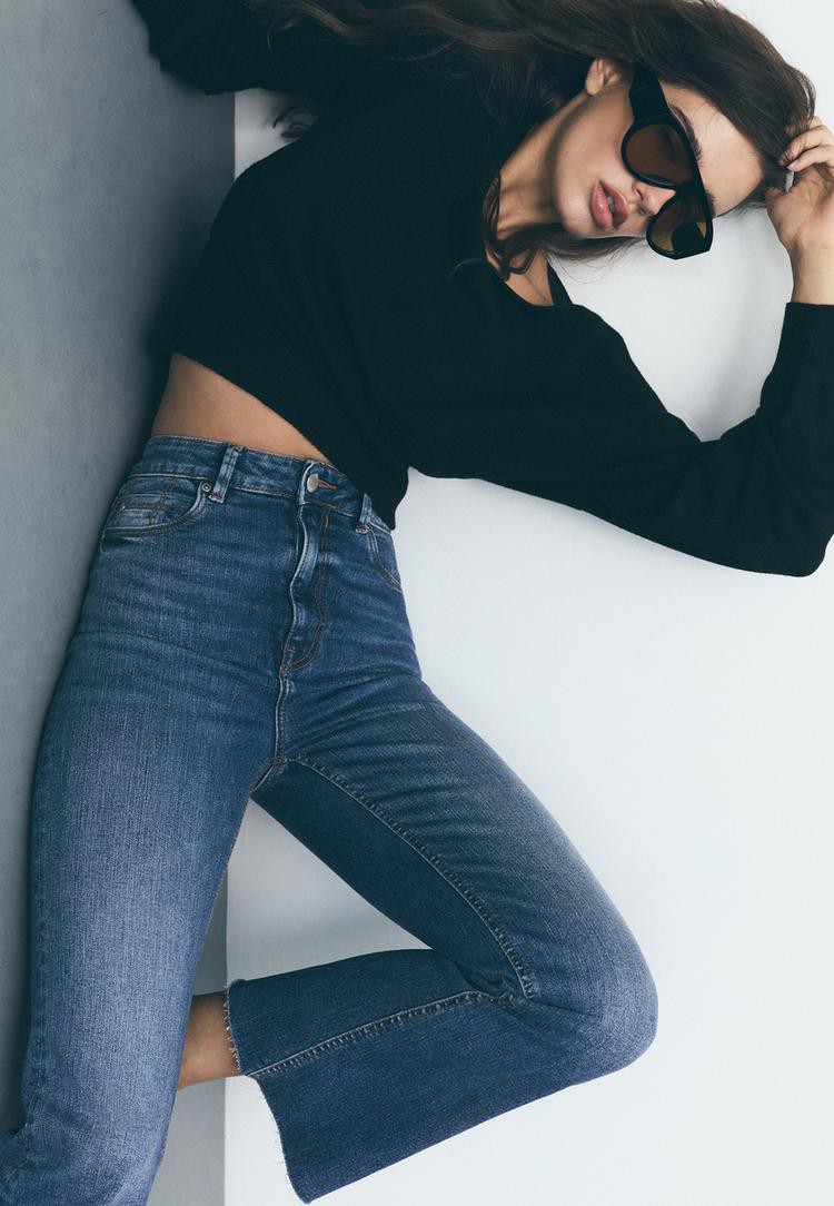 Stradivarius D78 Cropped-Schlagjeans Mittelblauer Denim-Washed-Look 42