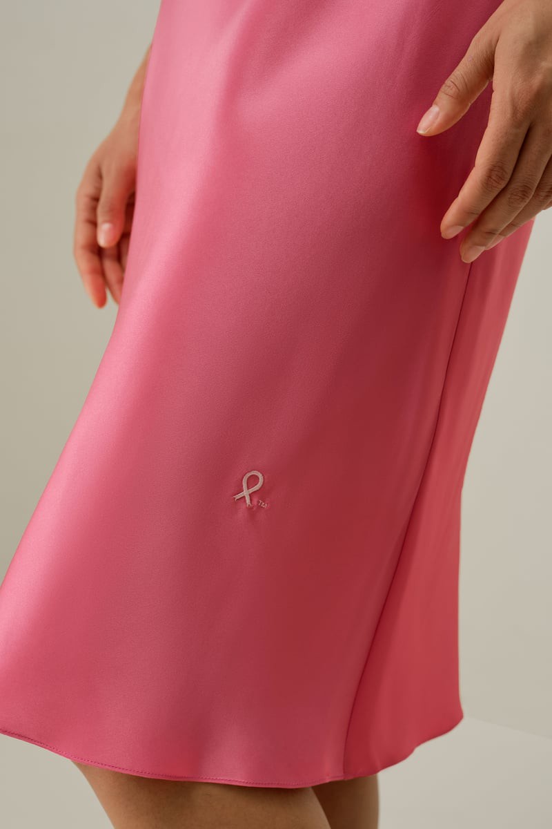 LILYSILK Lilysilk × Nbcf Seiden-Nachthemd Mit Trägern – Unterstützen Sie Das Bewusstsein Für Brustkrebs Fließend Und Federleicht DE Rubin Rosa L