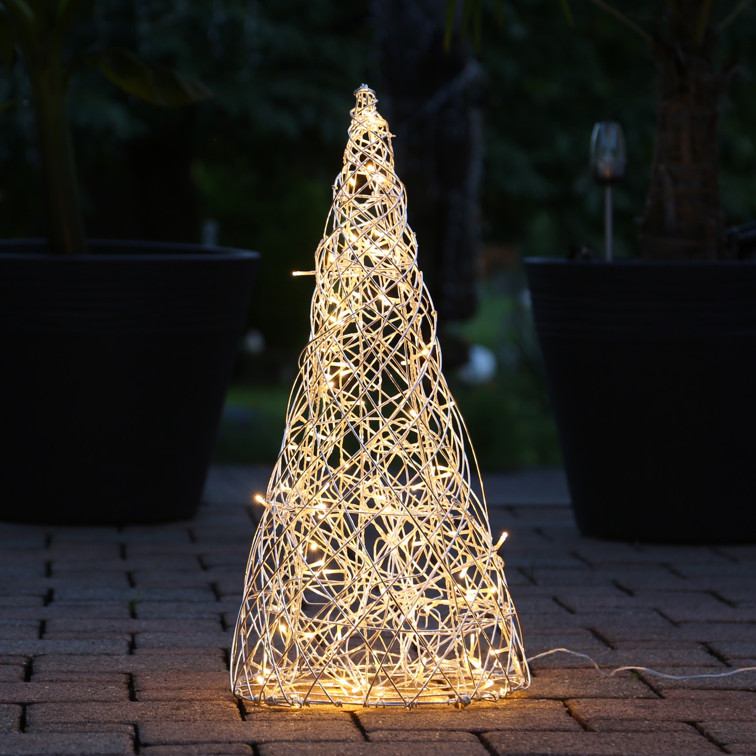 LED 3D Kegel - 70cm Gartenleuchte aus Draht - 100 warmweiße LED - für Außen - silberner Draht