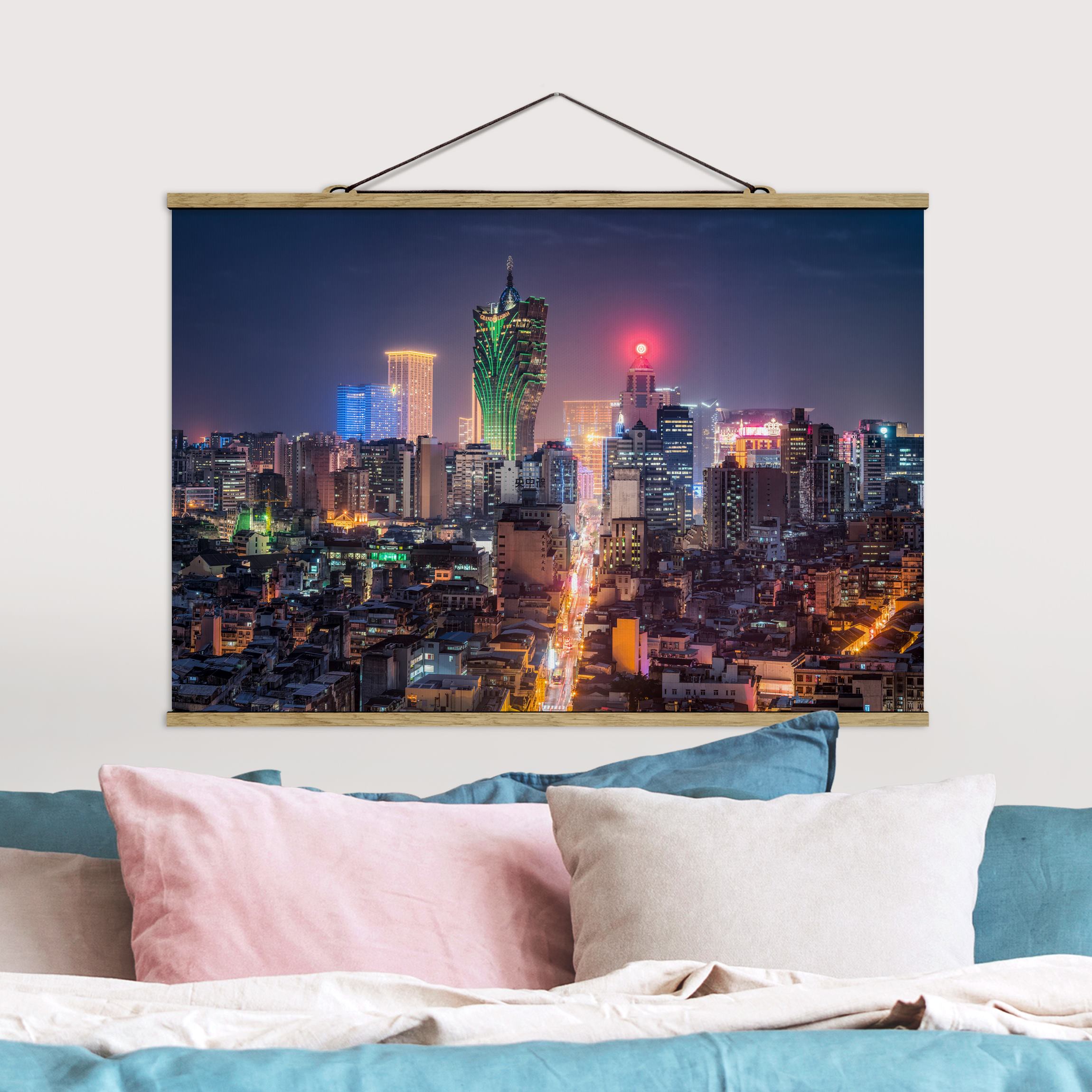 Stoffbild mit Posterleisten Nachtlichter von Macau