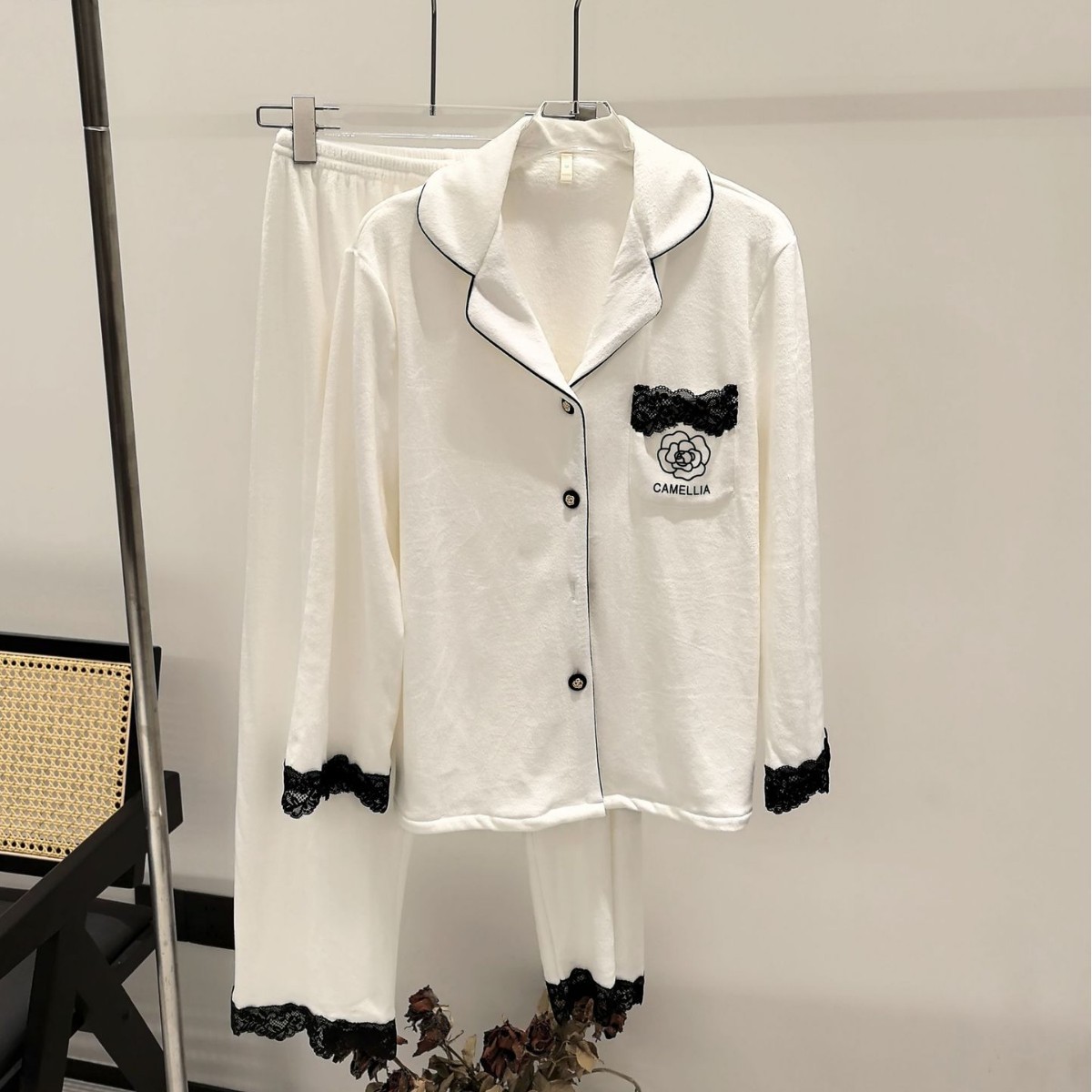 Vêtements à domicile Pyjama en velours îlot double face pour femmes en dentelle de couleur des vêtements à manches longues
