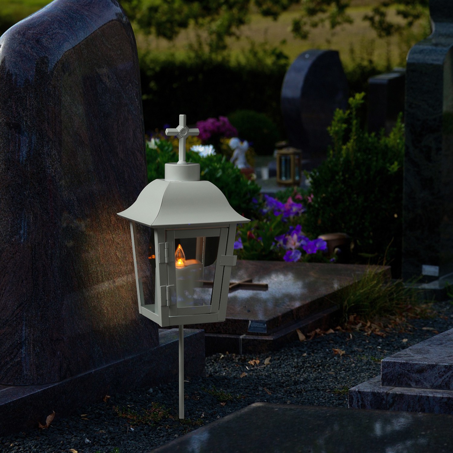 Grablaterne mit weißer LED Kerze - Grablampe mit 2 wechselbaren Spitzen/Erdspieß - H: 51cm - weiß