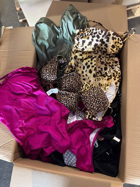 16,00 €/kg Damen Bademode Mix Lagerware Kategorie A, Einteiler, Zweiteiler, Strandmode, neue Ware ohne Etiketten, Versand aus Deutschland