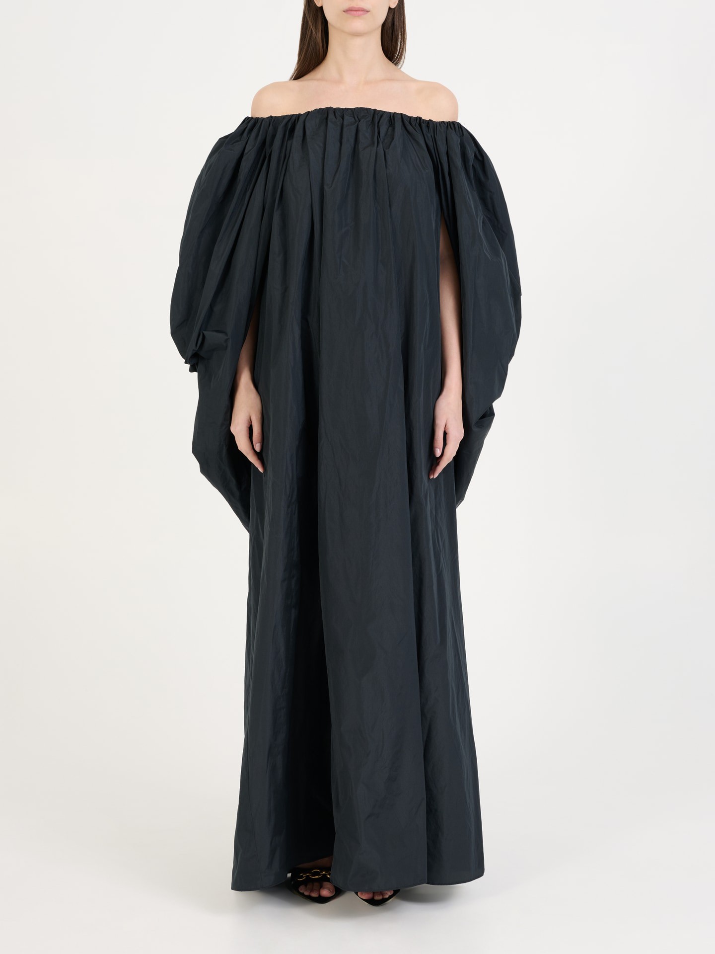 Ärmelloses Kleid mit Cape Schwarz